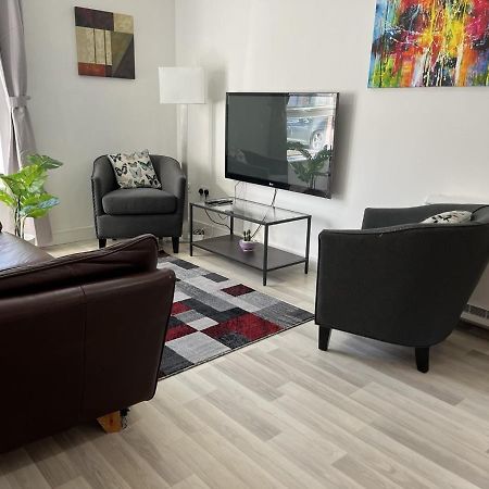 Bright 2 Bedroom Apartment - Единбург Екстериор снимка